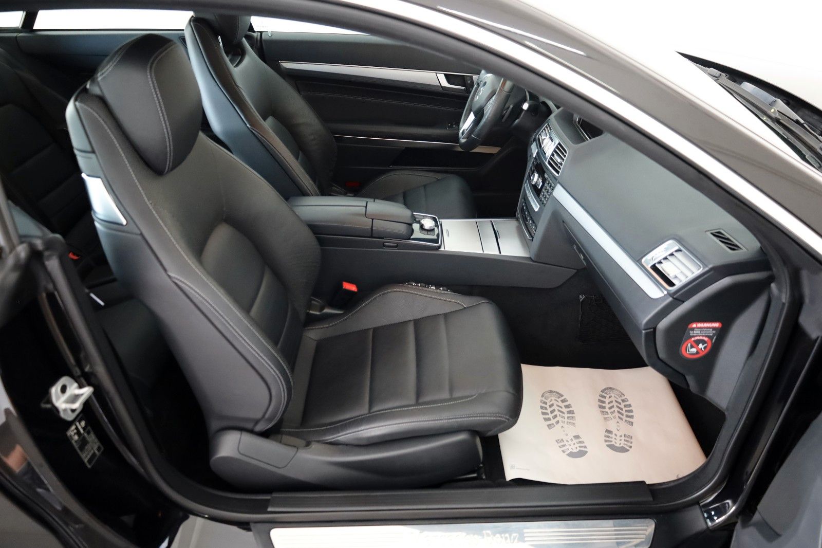 Fahrzeugabbildung Mercedes-Benz E 350d Coupe AMG Line Leder,Navi,LED,Kamera,SH
