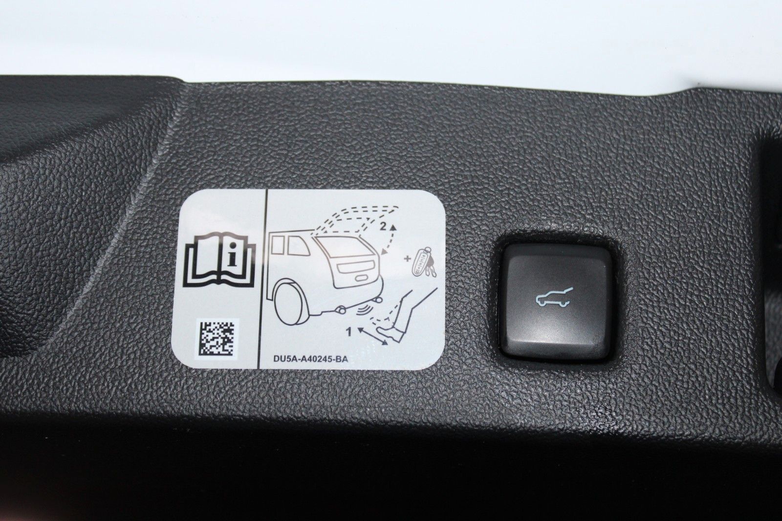 Fahrzeugabbildung Ford Kuga 2.5 PHEV ST-Line X Aut. LED CAM el. AHK uvm