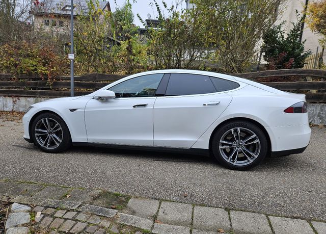 Tesla Model S P90D P