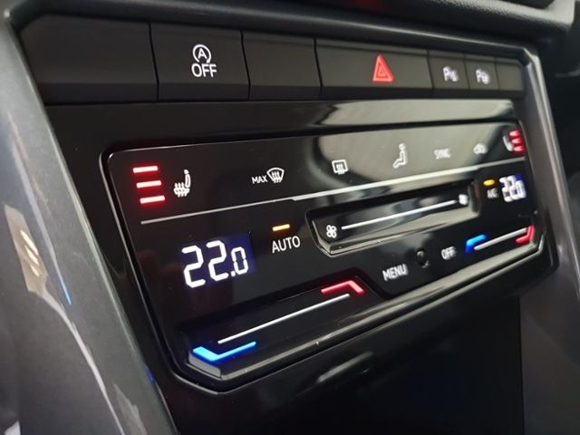 Fahrzeugabbildung Volkswagen T-Roc 1.5 TSI DSG  Style LED NAVI AHK SHZ