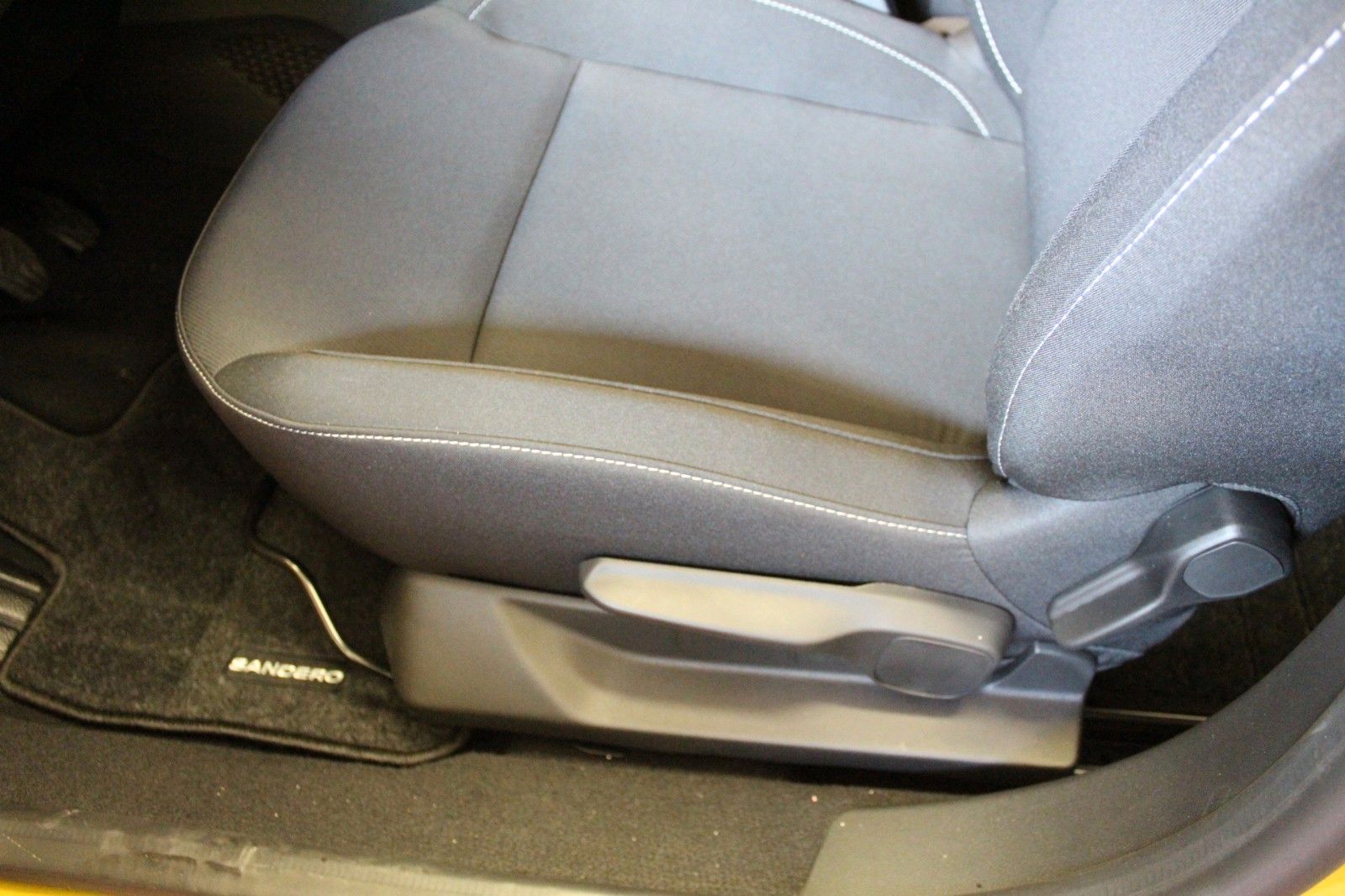 Fahrzeugabbildung Dacia Sandero TCe 100 Expression*Winterpaket* *MJ 2026