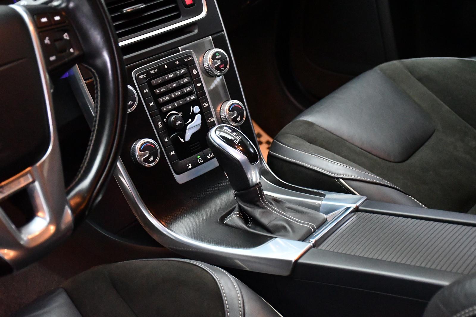 Volvo V60 D4 R-Design Aut. Kamera Leder Navi Ahk 82tkm