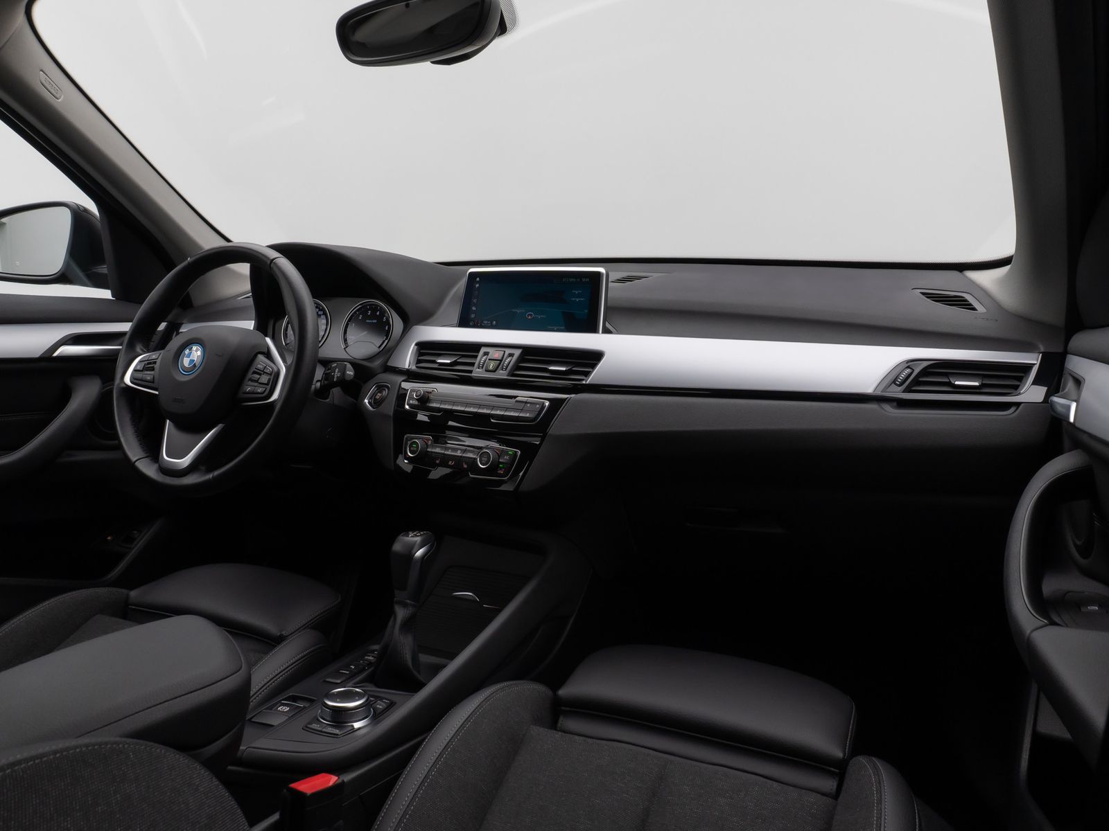 Fahrzeugabbildung BMW X1 xD25e Kamera DAB Komfort Sportsitz Parkassist