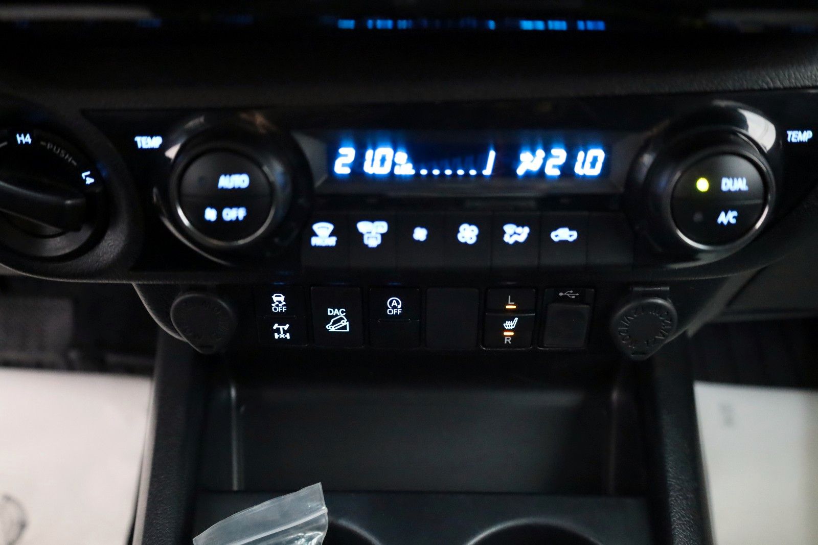 Fahrzeugabbildung Toyota Hilux 2.8 Executive, Navi, Hardtop,ACC,LED, AHK