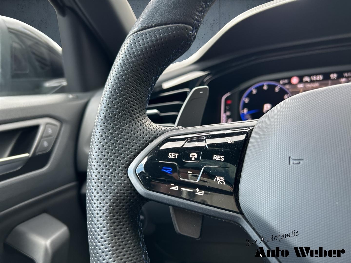 Volkswagen T-Roc R Navi Leder AHK Pano Akra DCC Matrix