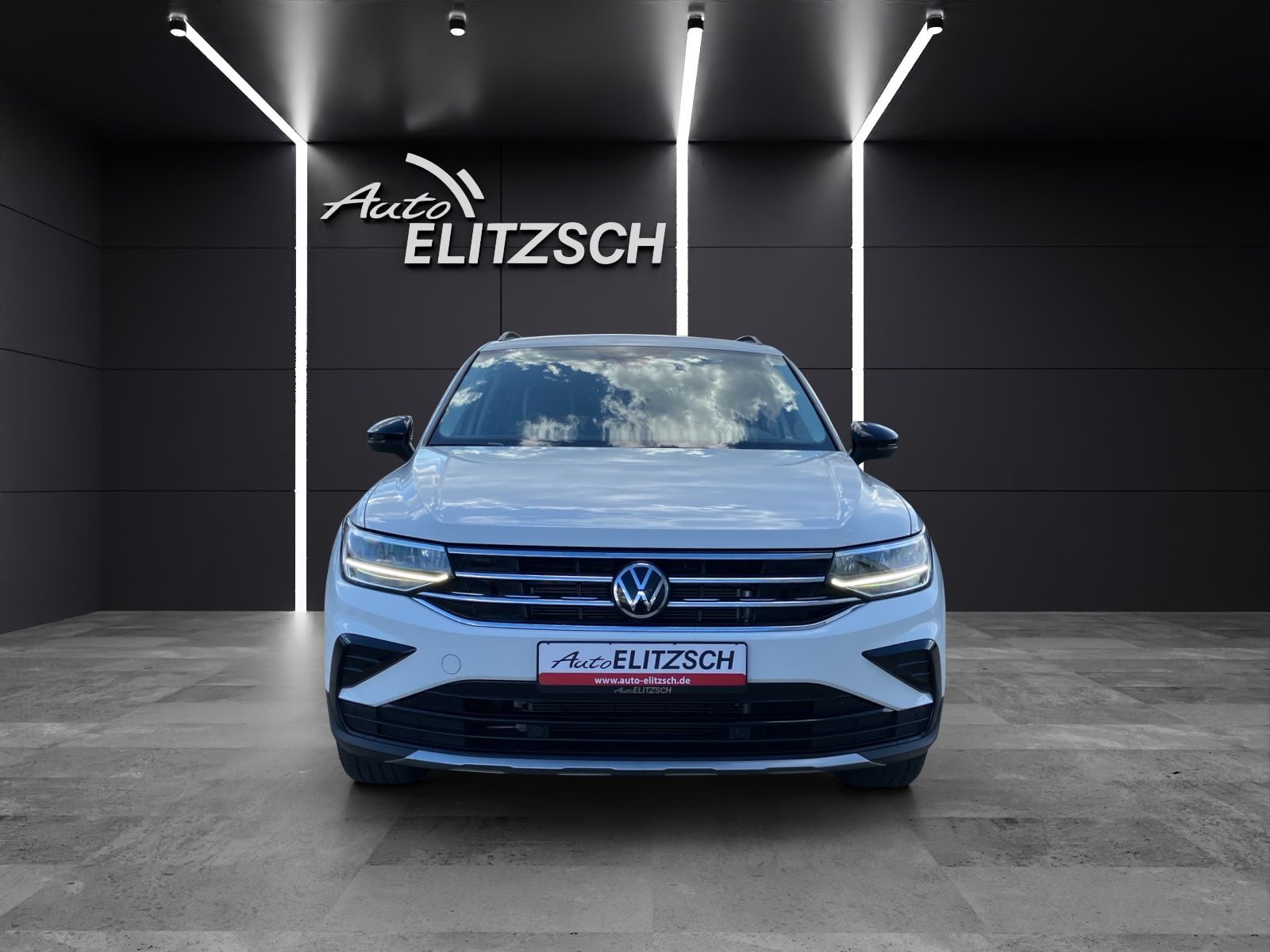 Fahrzeugabbildung Volkswagen Tiguan Life Sport TDI DSG LED ACC AHK SH Ambient