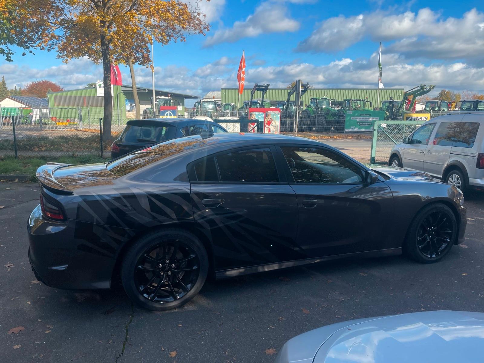 Dodge Charger SRT 6.4 Hemi V8 392 cui Scat Pack