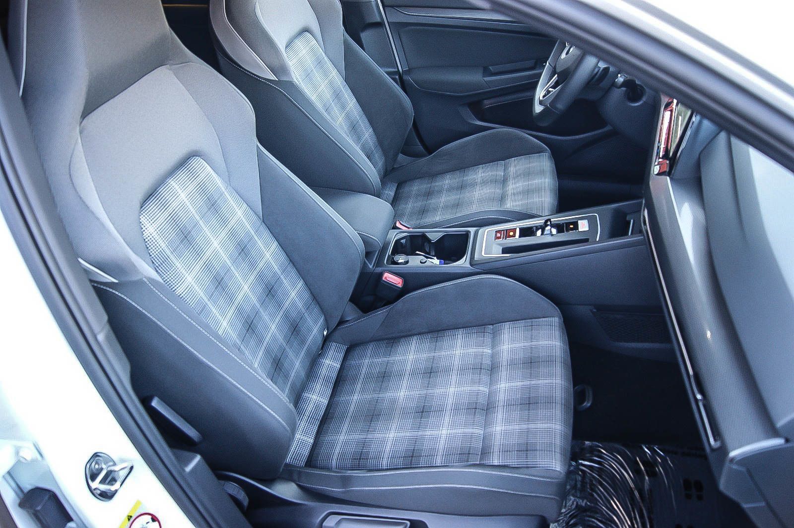 Fahrzeugabbildung Volkswagen Golf VIII GTD HARMAN-KARDON MATRIX STDHEZG ANHZV