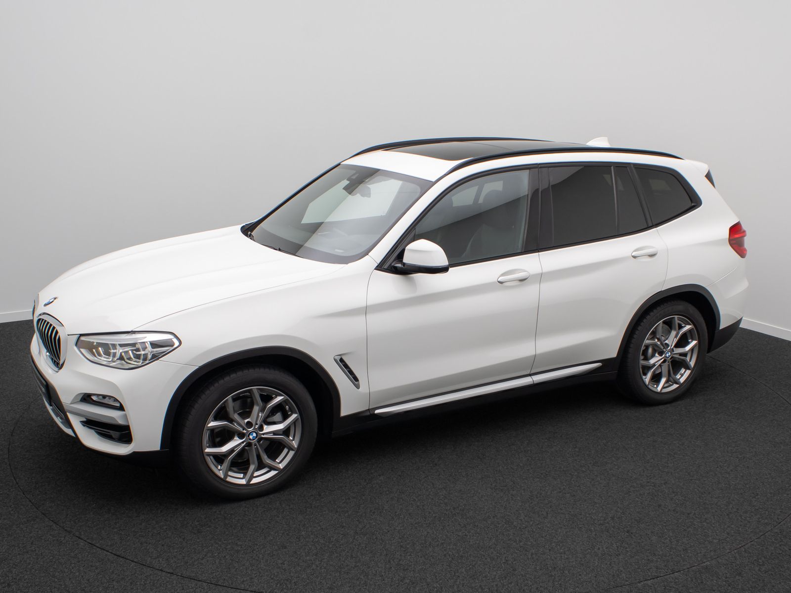 Fahrzeugabbildung BMW X3 xD20d xLine HUD DAB Panorama Alarm H/K 19Zoll