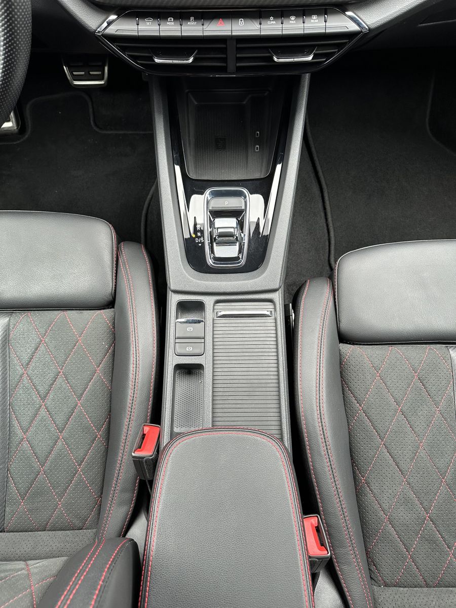 Fahrzeugabbildung SKODA Octavia 2.0 TDI DSG RS NAV+LED+KAM+VCOCK+HUD+DCC
