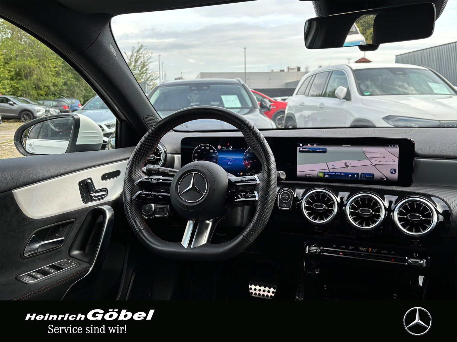 Fahrzeugabbildung Mercedes-Benz A 200 AMG*PANO*MEMORY*360°*MULTIBEAM*KEYLESS*