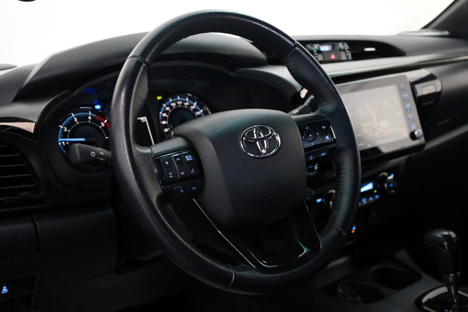 Fahrzeugabbildung Toyota Hilux 2.8 D-4D Invincible 4WD, ACC,JBL Sound,AHK