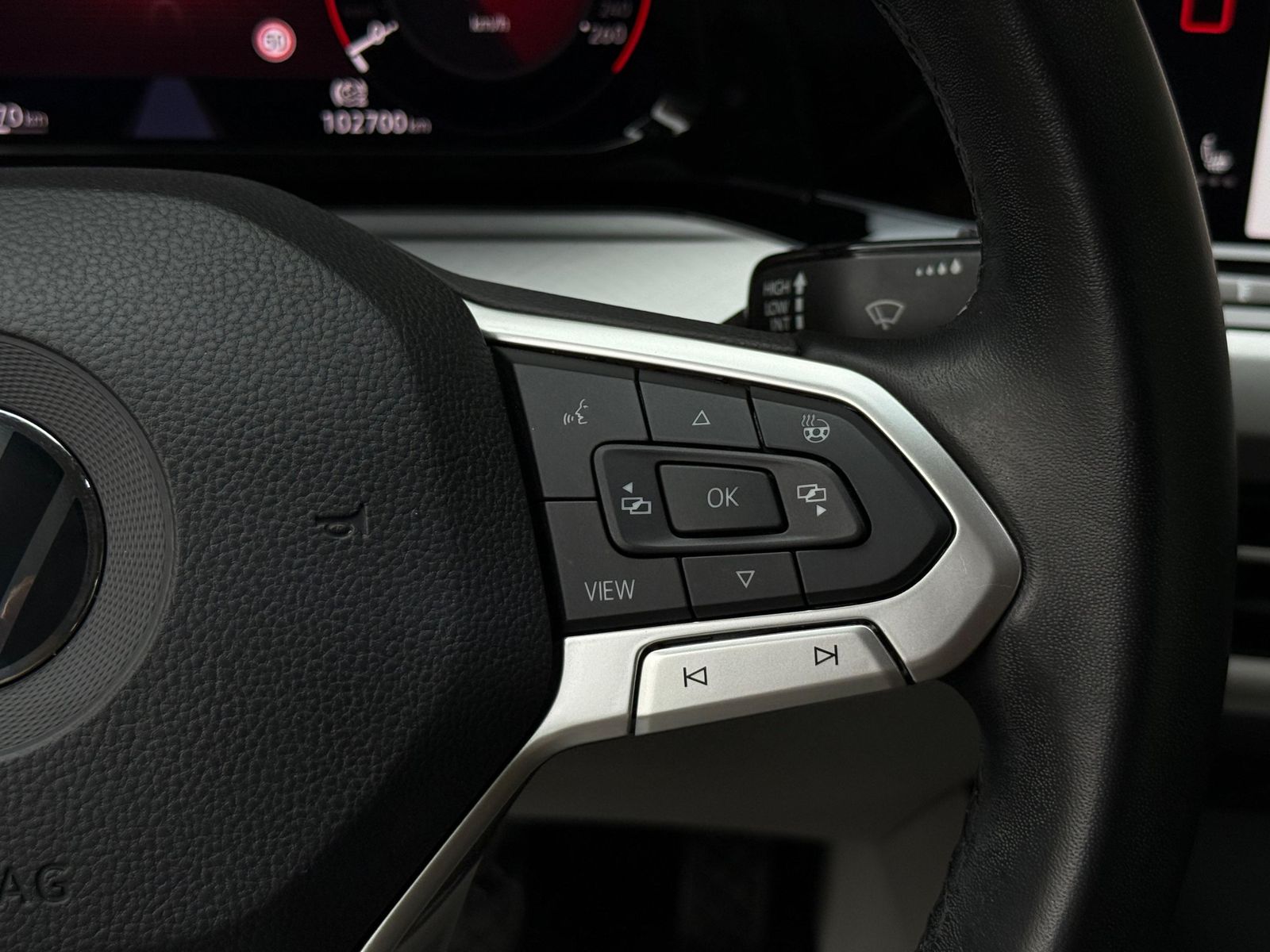 Fahrzeugabbildung Volkswagen Golf 2.0 TDI Life LED+NAVI+SHZ+AMBI+ACC+CARPLAY