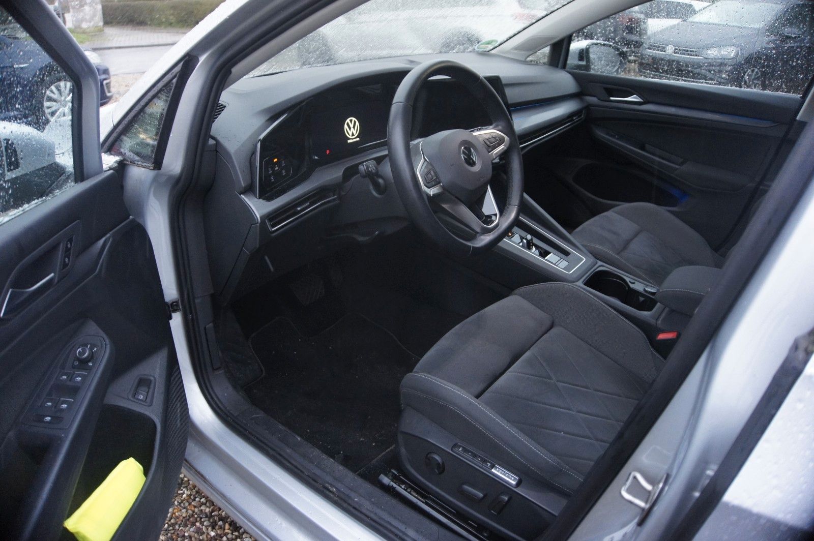 Fahrzeugabbildung Volkswagen Golf VIII Lim. Style eHybrid  navi, Alu