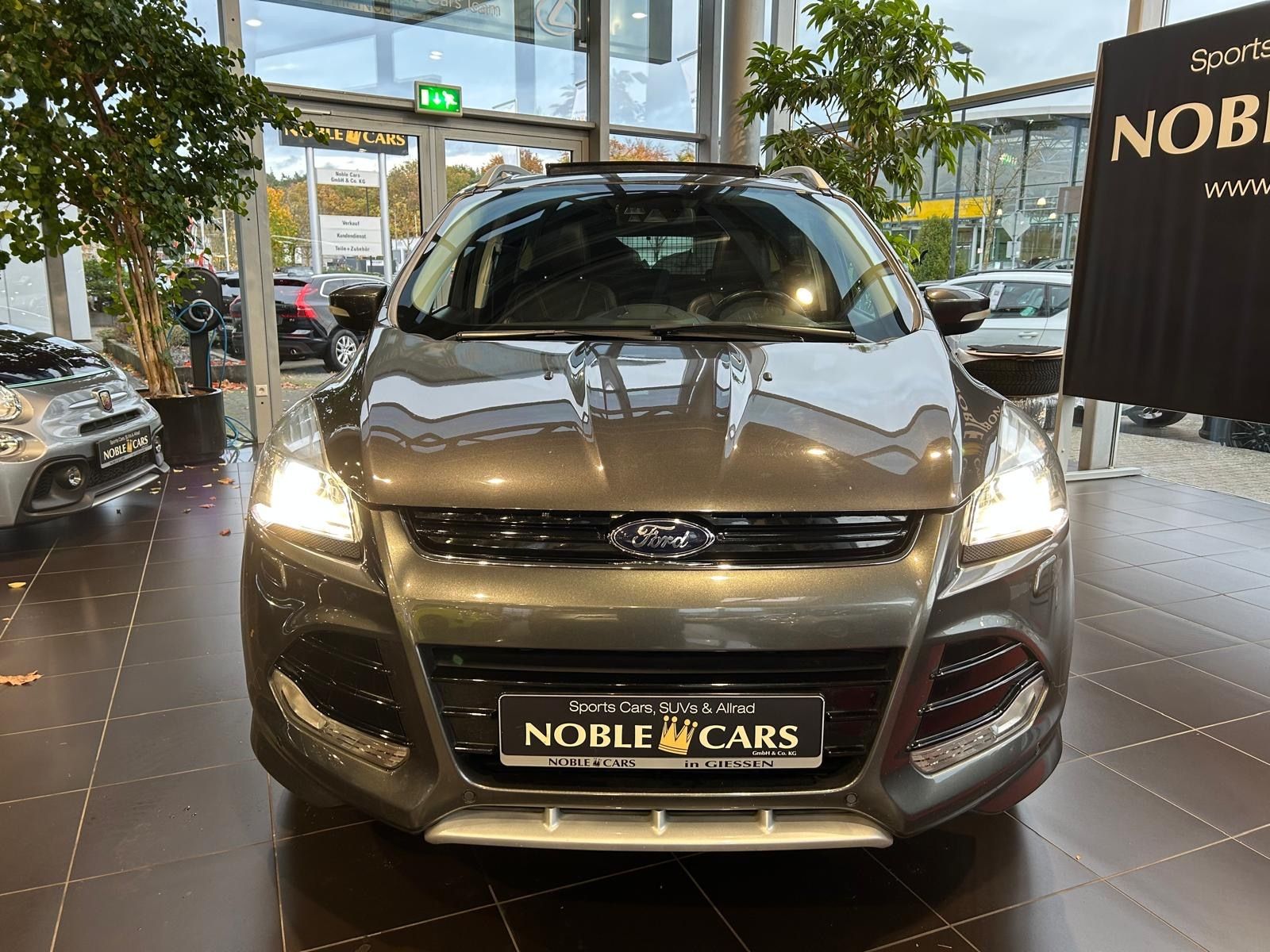 Fahrzeugabbildung Ford Kuga Individual 4x4 PANO AHK NAVI