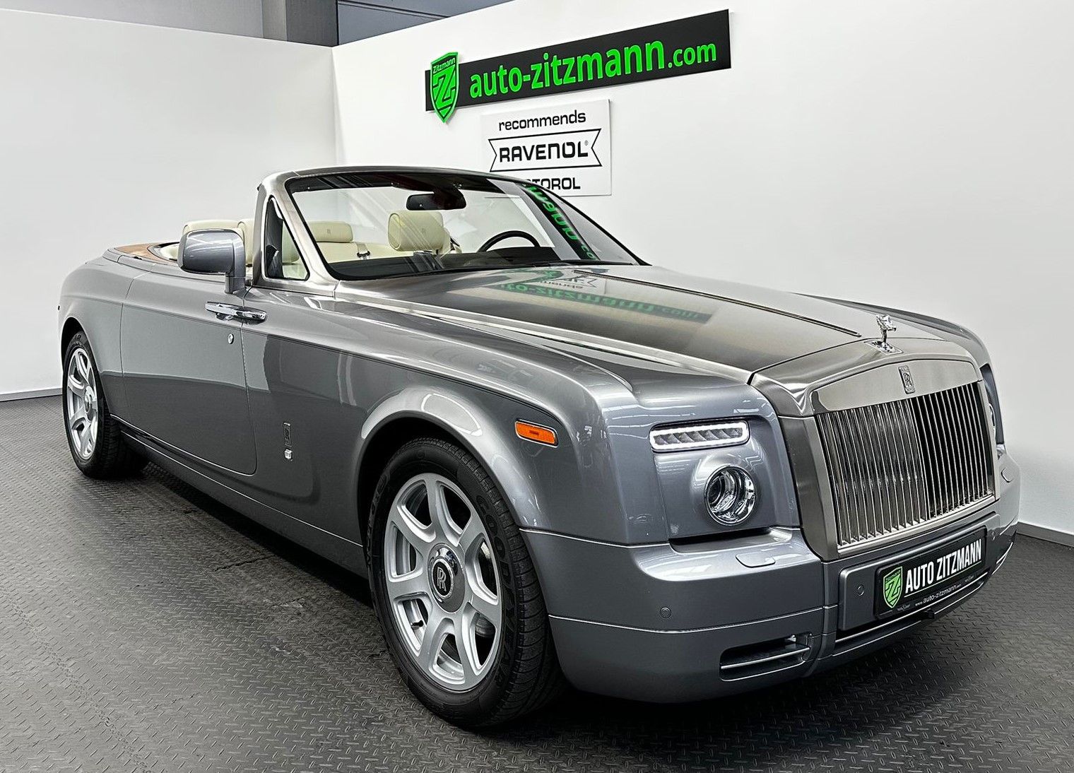 Fahrzeugabbildung Rolls-Royce Phantom Drophead/TEAK-DECK/KAMERA/WENIG KM/TOP