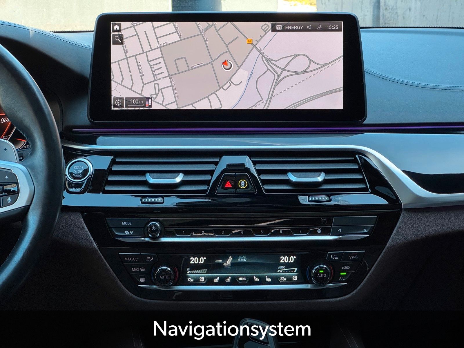 Fahrzeugabbildung BMW M550i xDr AHK SHD StHzg Nappa SBL H&K HuD DrProf
