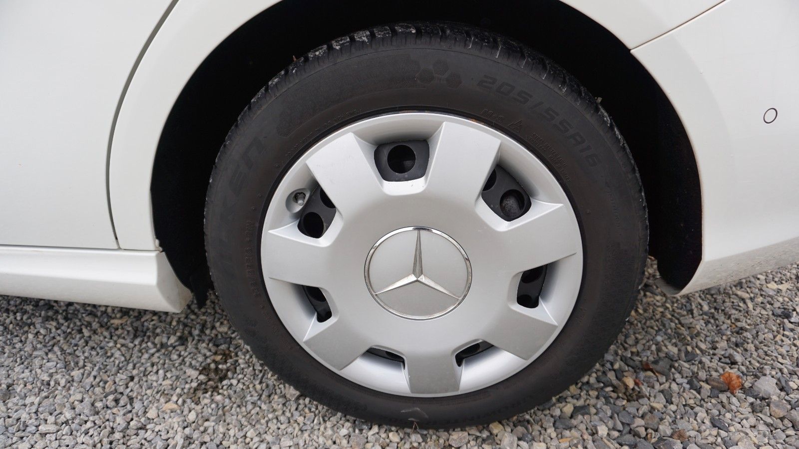 Fahrzeugabbildung Mercedes-Benz B 180 Navi,LED,Park Assist,SH,PDC,SR+WR
