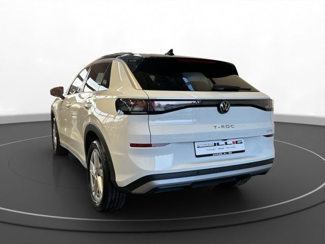 Volkswagen T-Roc 1.5 eTSI DSG Life AHK Navi Rear View foto 4