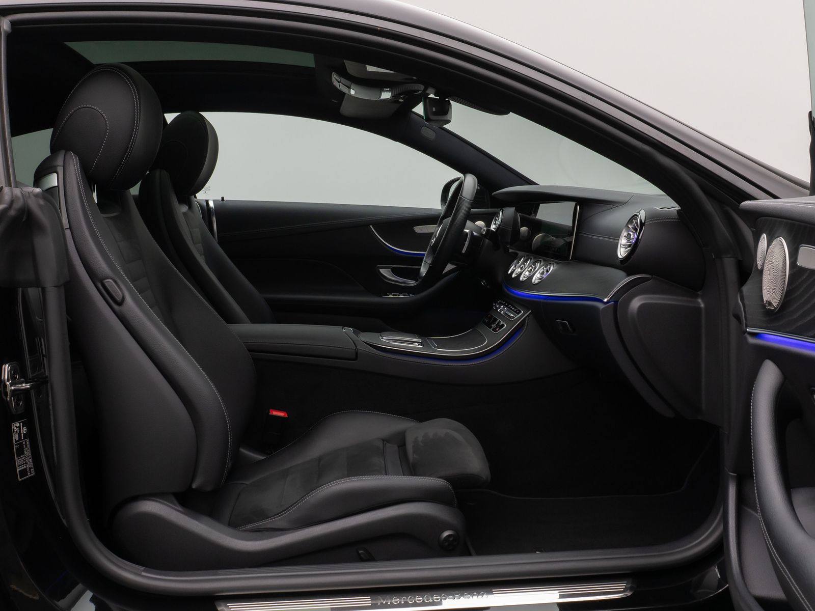 Fahrzeugabbildung Mercedes-Benz E300d Coupe 4Matic AMG Panorama Kamera LED