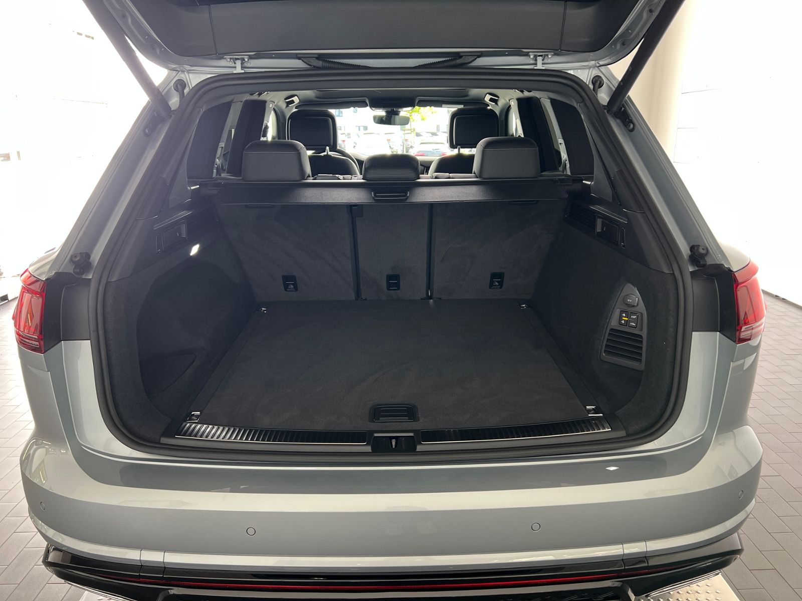Fahrzeugabbildung Volkswagen Touareg R-Line 3.0 TDI *BlackStyle, AHK, Luft, P