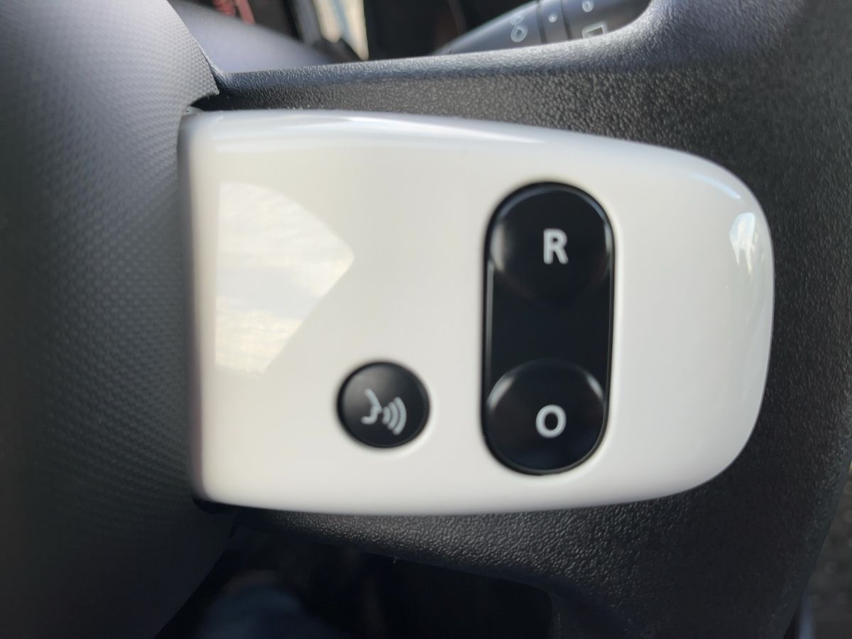 Fahrzeugabbildung Renault Twingo EQUILIBRE SCe 65 SHZ Kamera Navi - mit KI generiert/bearbeitet