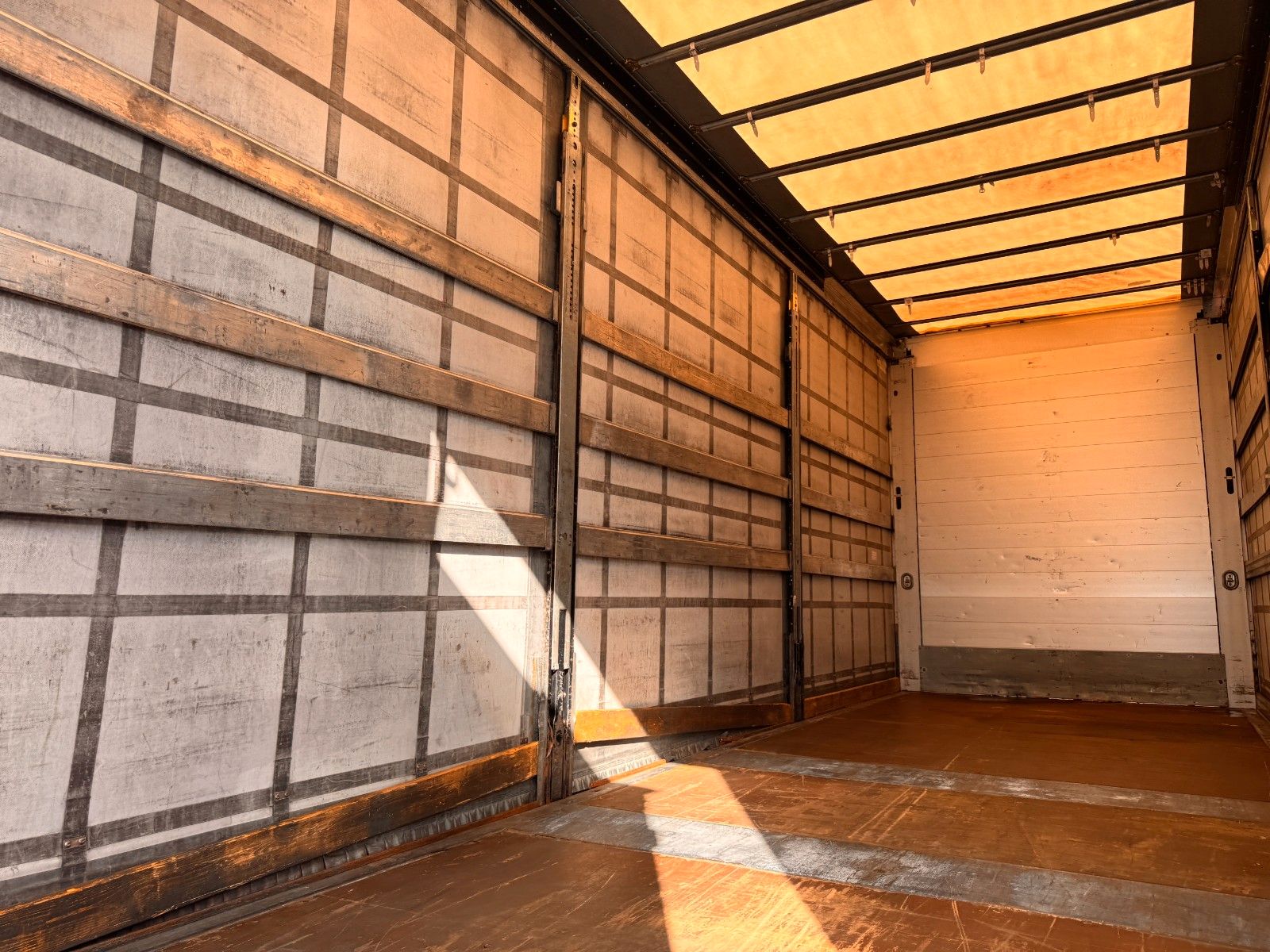 Fahrzeugabbildung Mercedes-Benz Actros 2545LnR 6x2 Retarder BigSpace PPC