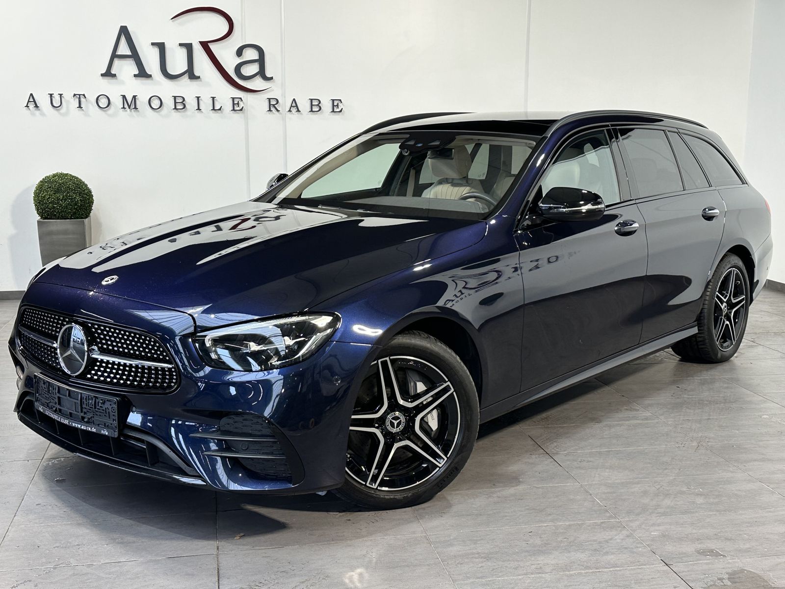 Fahrzeugabbildung Mercedes-Benz E 300de T AMG-Line NAV+LED+PANO+BURMESTER+KAMERA