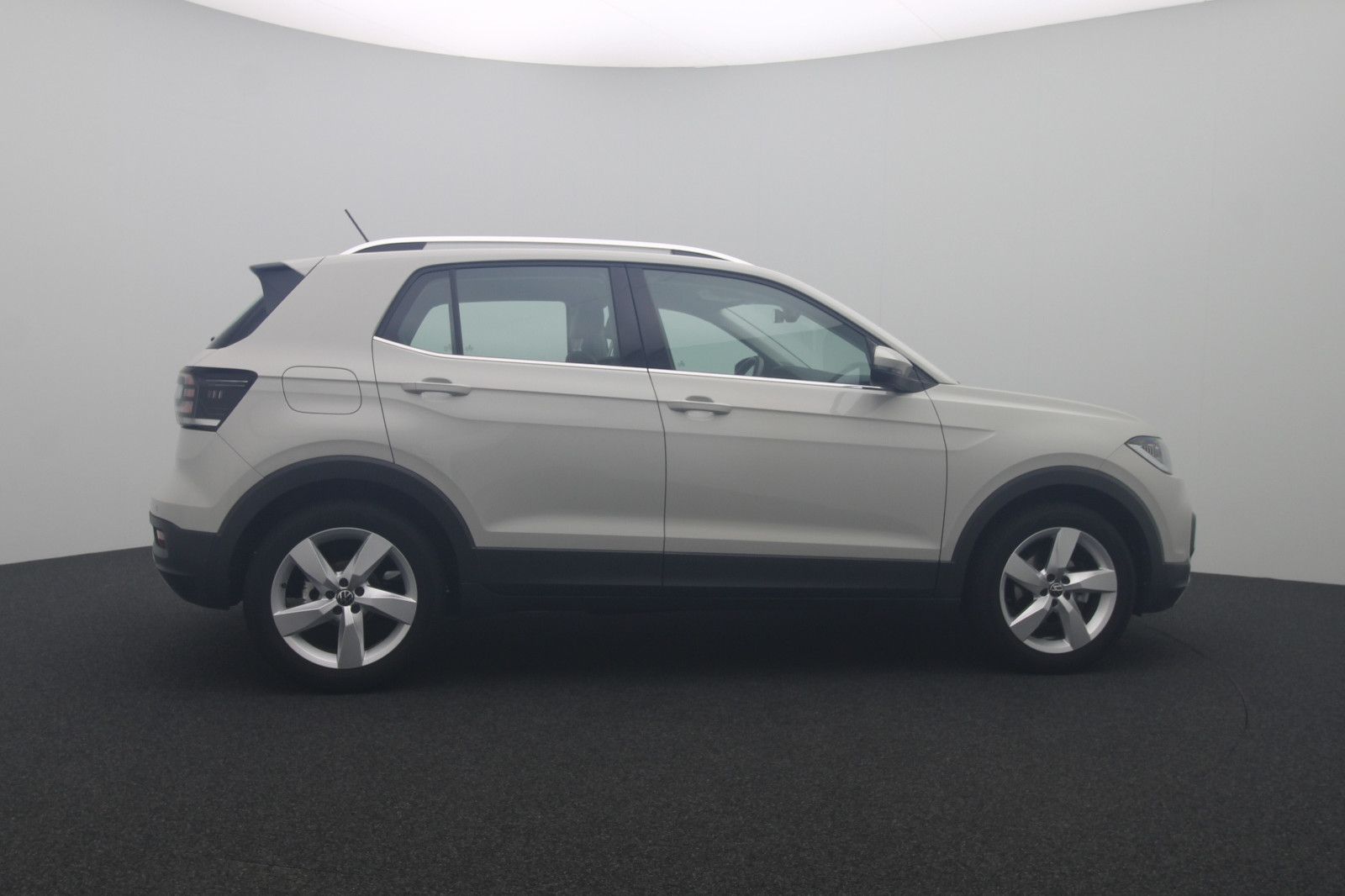 Fahrzeugabbildung Volkswagen T-Cross Navi LED AppleCar Einparkhilfe v+h