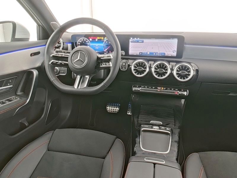 Fahrzeugabbildung Mercedes-Benz A 220 d AMG BURM+AHK+360°+MBEAM+TOTW+DISTR