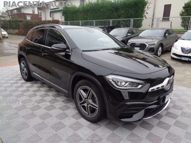 Mercedes-Benz MERCEDES-BENZ GLA 180 Automatic Premium