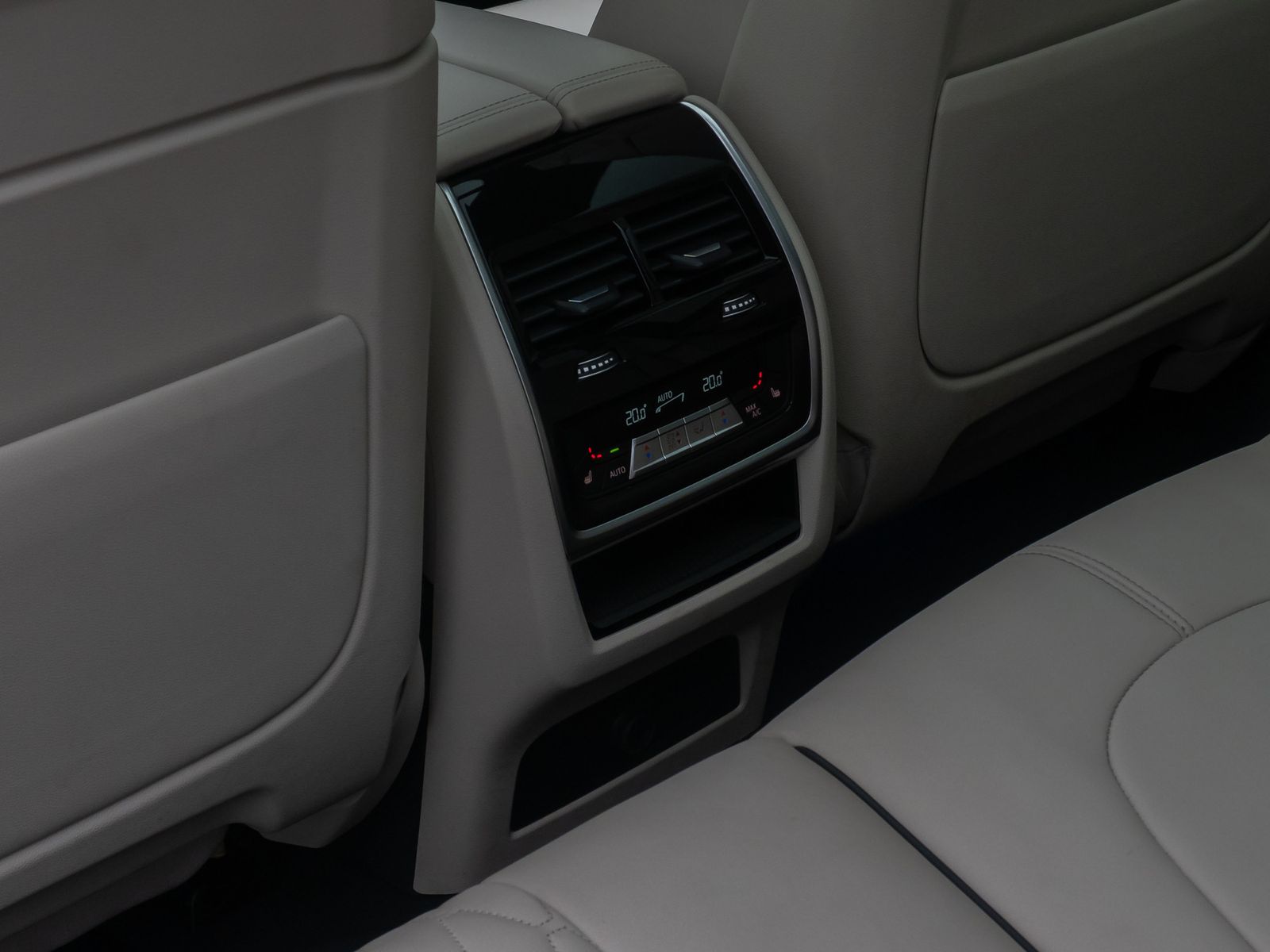 Fahrzeugabbildung BMW X5 xD45e M Sport Panorama DAB DispKey 360°22Zoll