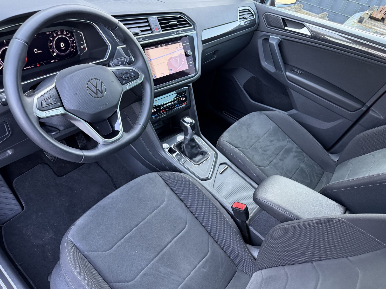 Fahrzeugabbildung Volkswagen Tiguan Elegance eHybrid NAV+LED+AHK+KAM+VCOCKPIT