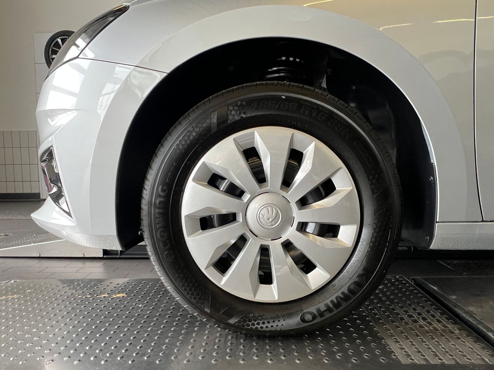 Fahrzeugabbildung SKODA Fabia Selection 1.0 MPI *LED, Climatronic, Sitzh