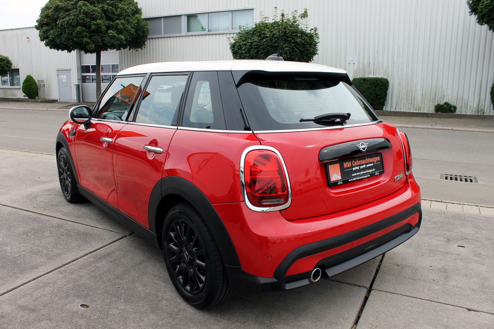 Fahrzeugabbildung MINI Cooper Classic-Trim 5-trg. LED PANO HUD CarPlay