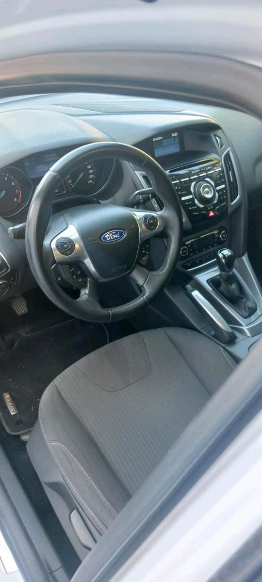 Ford Focus 2012 — photo 8