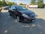 Lancia Delta 1.6 MJT DPF Selectronic Platinum - rote Lancia Delta