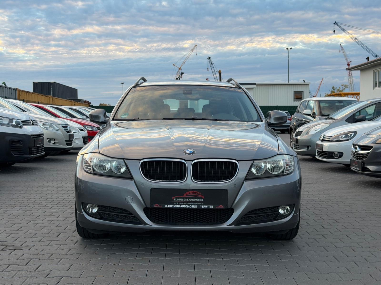 BMW 320 2009 — вигляд ззаду