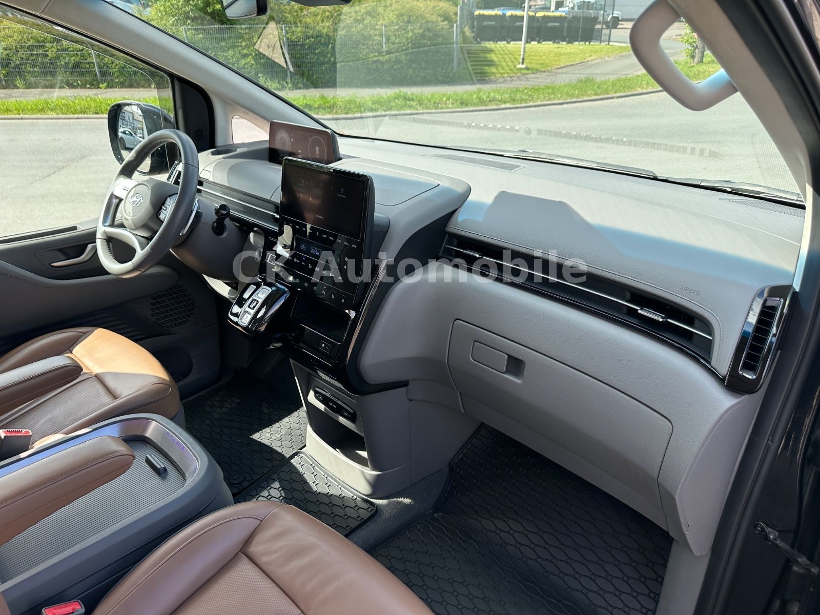 Fahrzeugabbildung Hyundai Staria Premium Signature 4WD/7Sitze/Navi/ACC/AHK