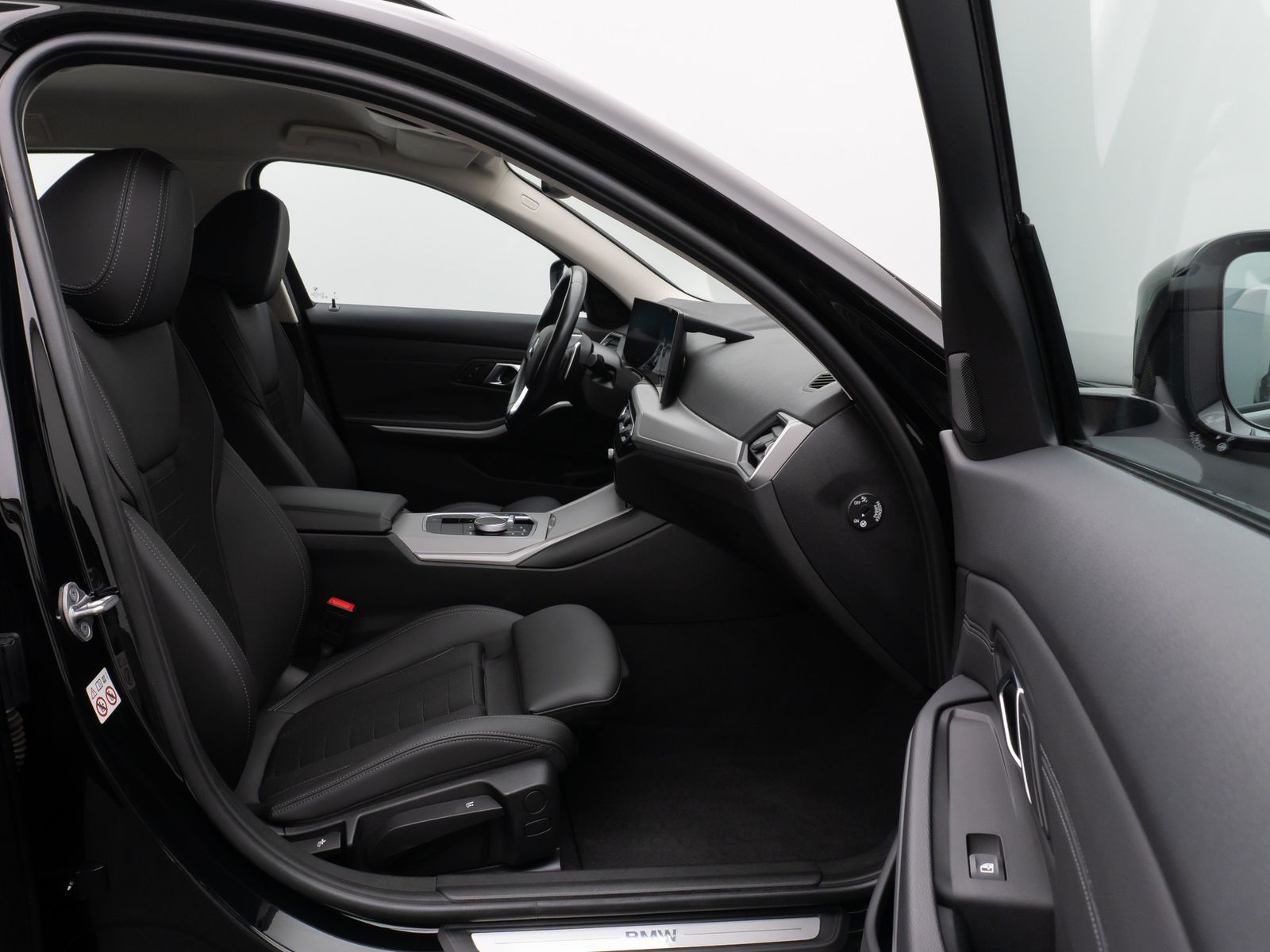 Fahrzeugabbildung BMW 320d Kamera DAB HiFi Leder Komfort Sport LED