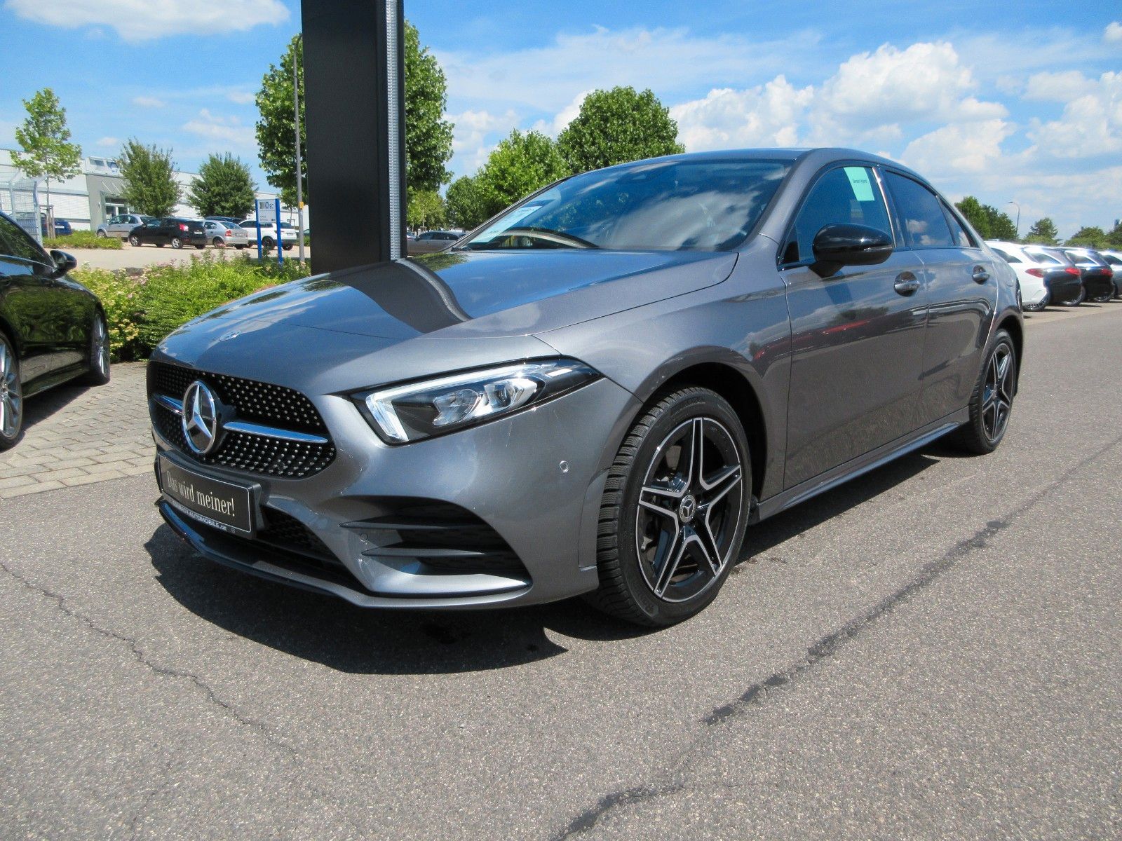 MERCEDES-BENZ A 250e Lim. AMG 8G LED Navi Kamera Night Ambi