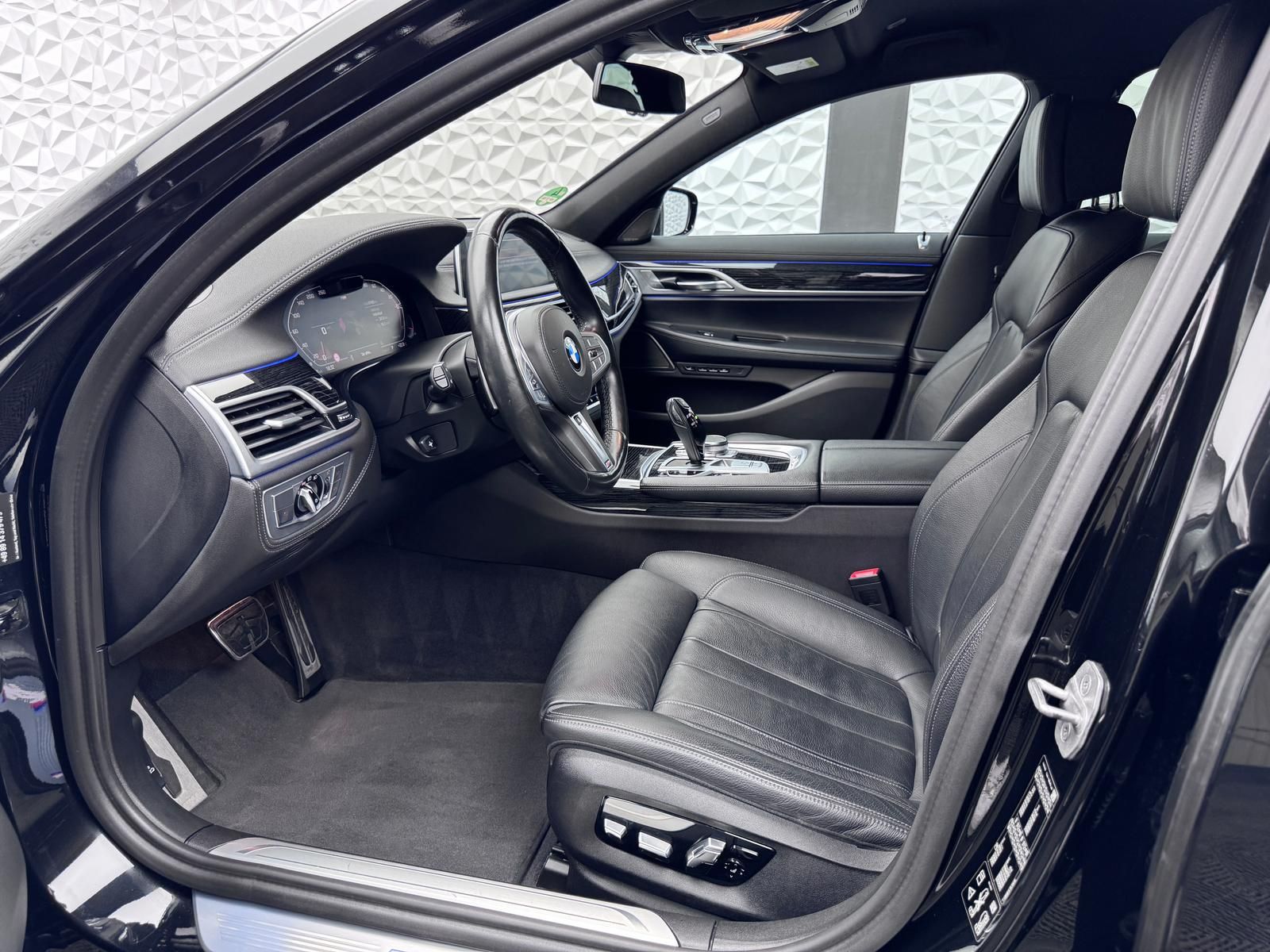 Fahrzeugabbildung BMW d XDRIVE/M-PAKET/H&K/STHZG/AHK/MASSAGE/KEY/360°