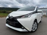 Toyota Aygo AYGO x-play Automatik Klimaaut. Leder - gebrauchte Toyota Aygo (X) aus dem Jahr 2016