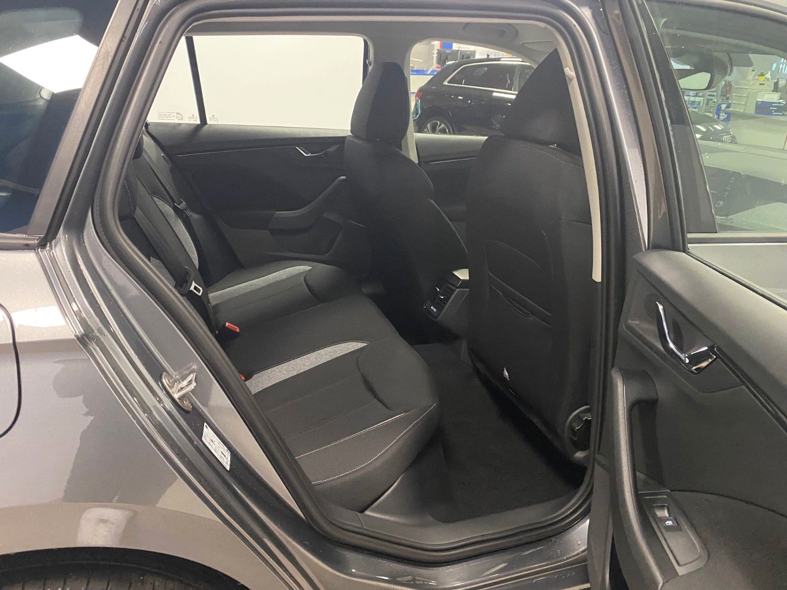 Fahrzeugabbildung SKODA Kamiq 1.5 TSI DSG Selection+SITZHEIZUNG+KAMERA++