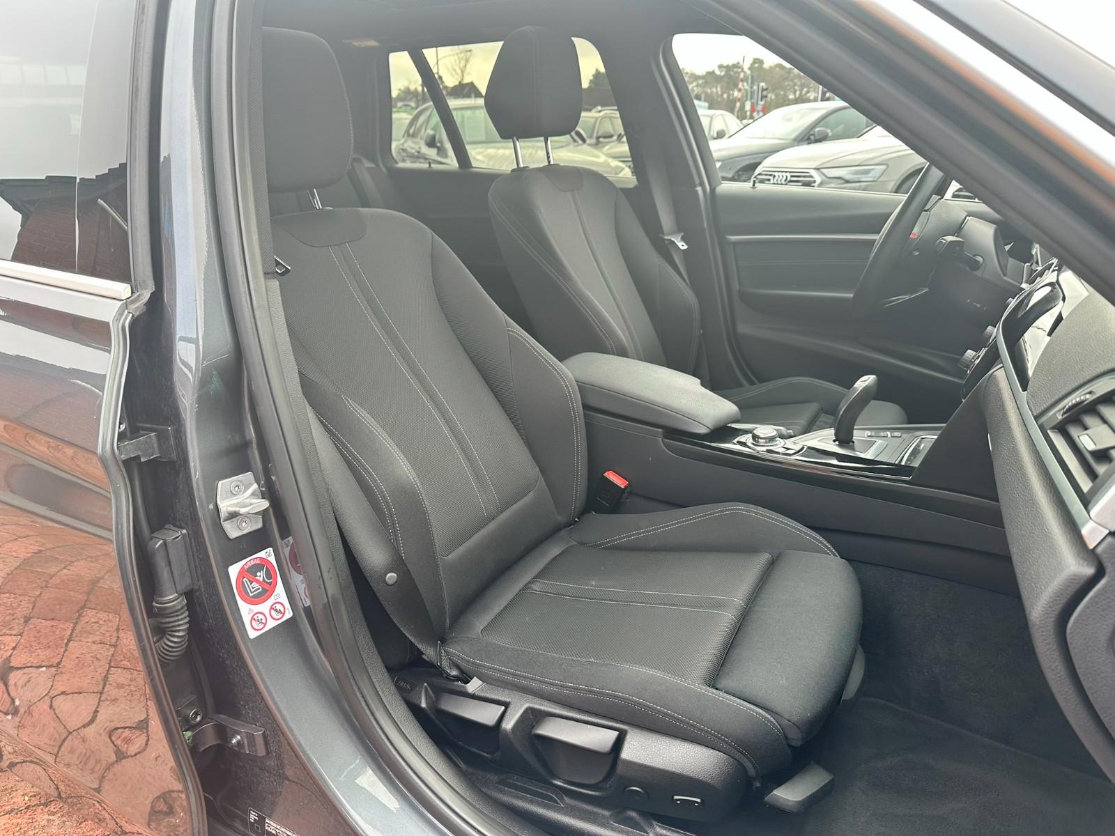 BMW Touring 318 i Sport Line TMP SZH LED NAVI PANO