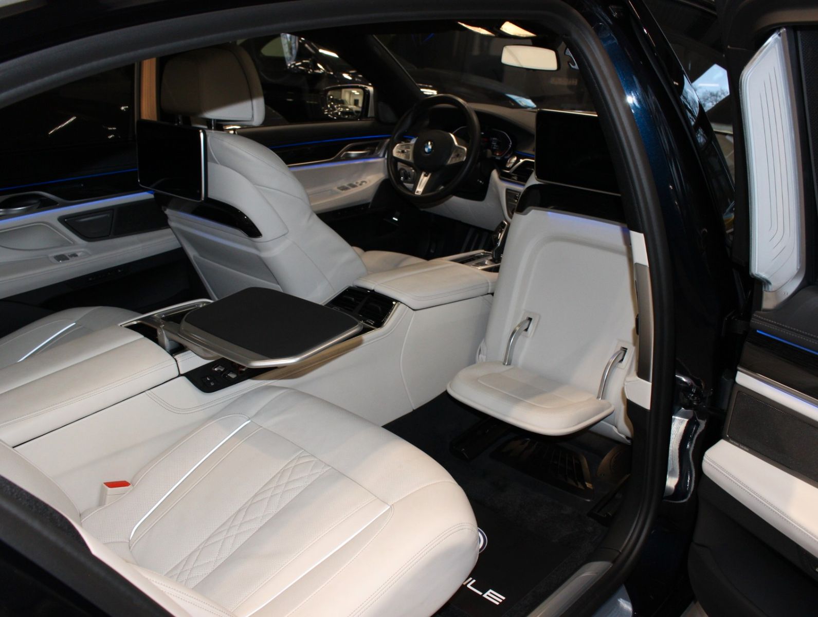 Fahrzeugabbildung BMW 750 L i xDrive M Sport Executive*Skylounge*VOLL