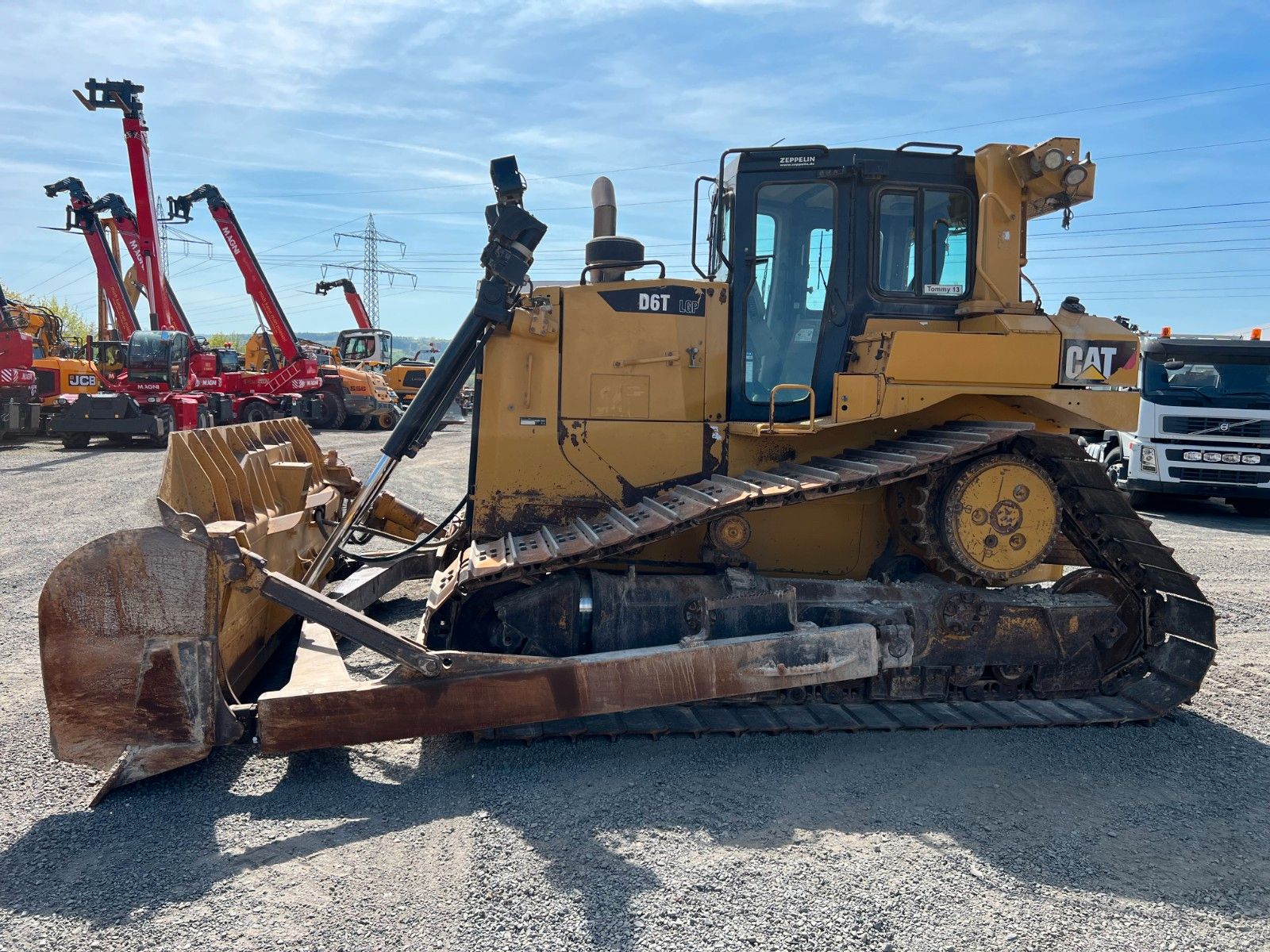 Fahrzeugabbildung CAT D6T LGP / 2014 / 16.261h / Klima / Ripperventil
