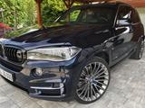 BMW X5 xDrive50i -V8 auf 22 Zoll