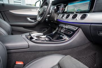 Fahrzeugabbildung Mercedes-Benz E220d T-Modell AMG-LINE BURM.|SOFTCL|360°|AMBIEN