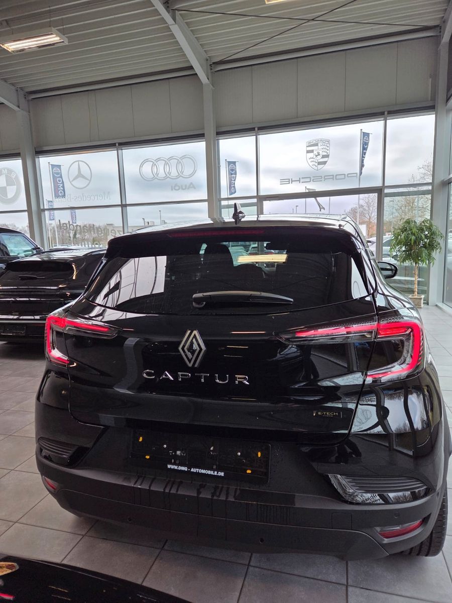 Fahrzeugabbildung Renault Captur Full Hybrid E-Tech 160 Esprit Alpine